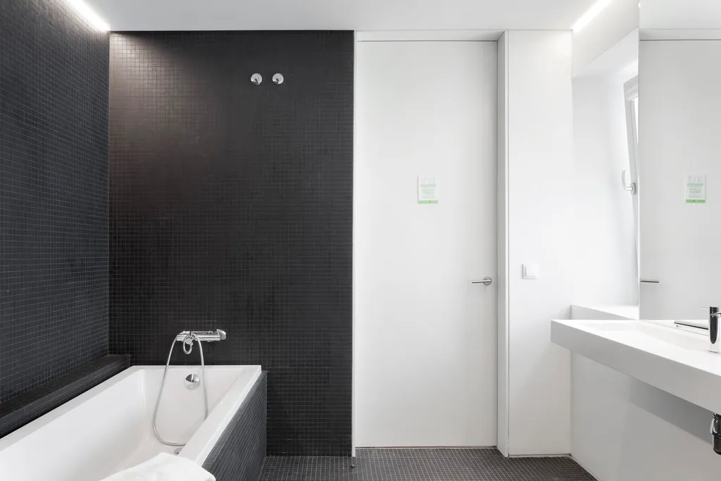 STUDIO DELUXE Room, Lisbon Serviced Apartments - Ascensor da Bica, Lisbon
