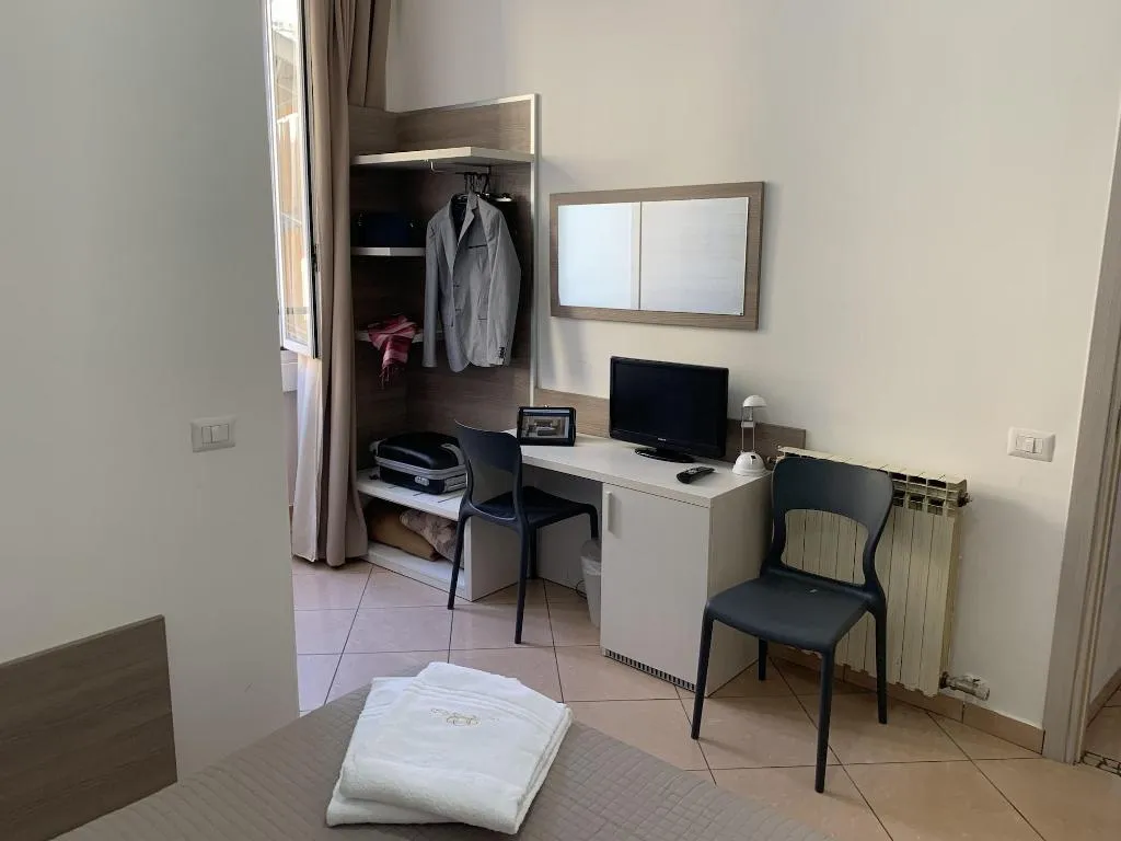 Room, Hotel Siro, Milan