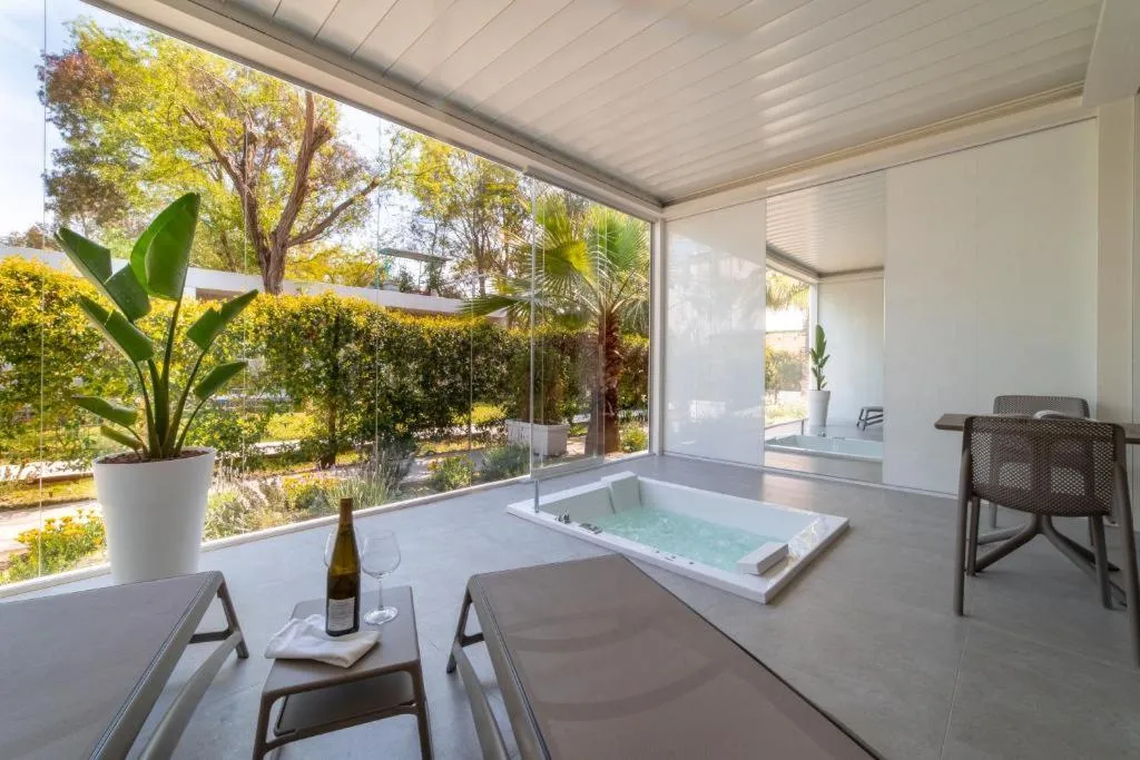 DOUBLE DELUXE WITH JACUZZI Room, Nabi Resort Glamping & Spa, Naples