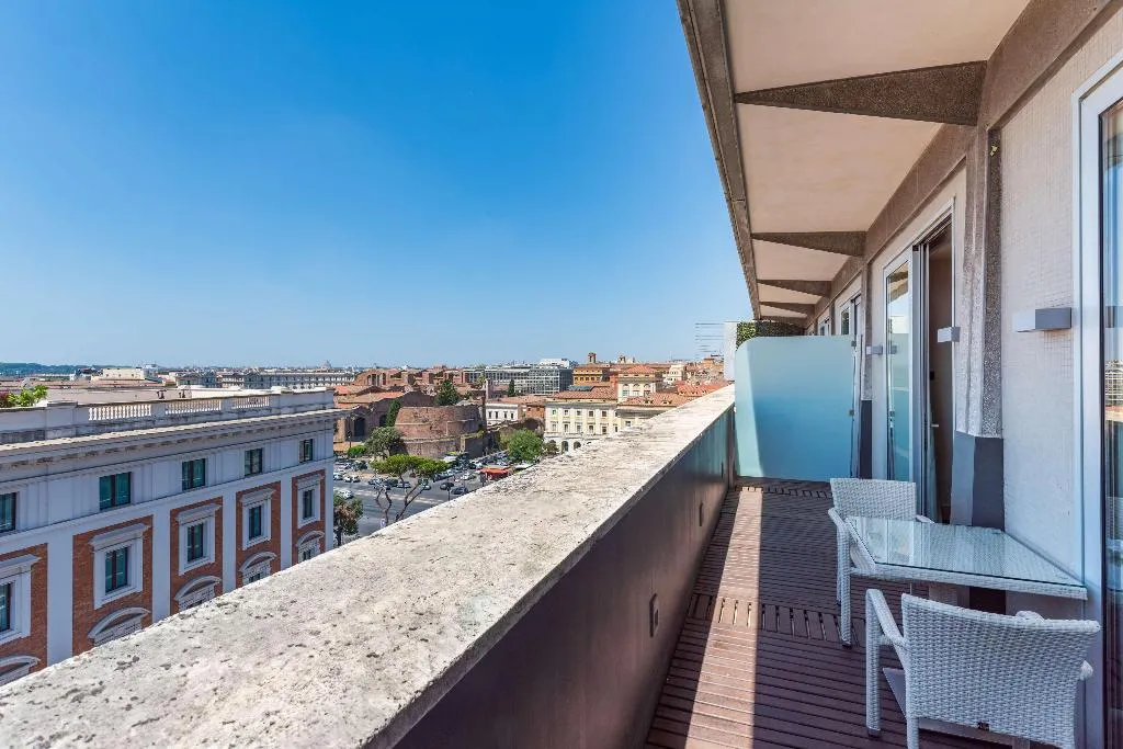 JUNIOR SUITE KING SIZE BED Room, Best Western Premier Hotel Royal Santina, Rome