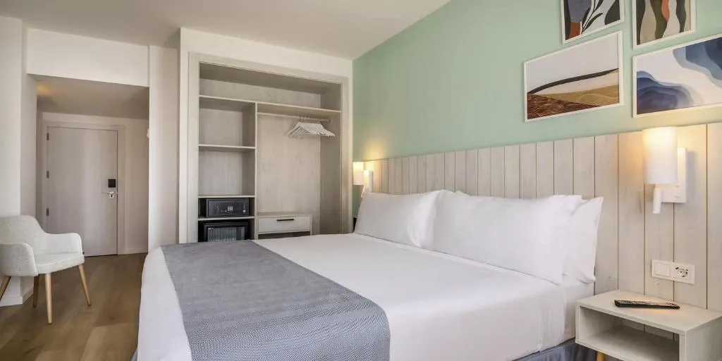 Room SUPERIOR SIDE SEA VIEW Room, Barcelo Ponent Beach, Majorca