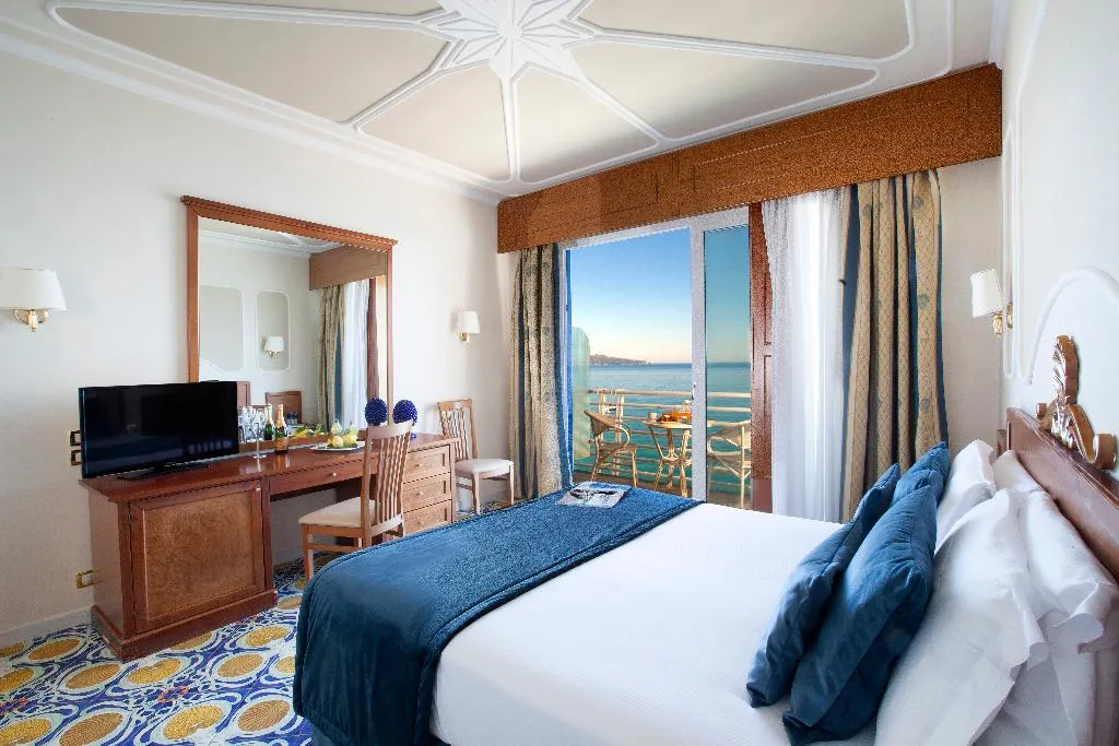 DOUBLE SEA VIEW WITH BALCONY Room, Alimuri Bay Resort, Naples