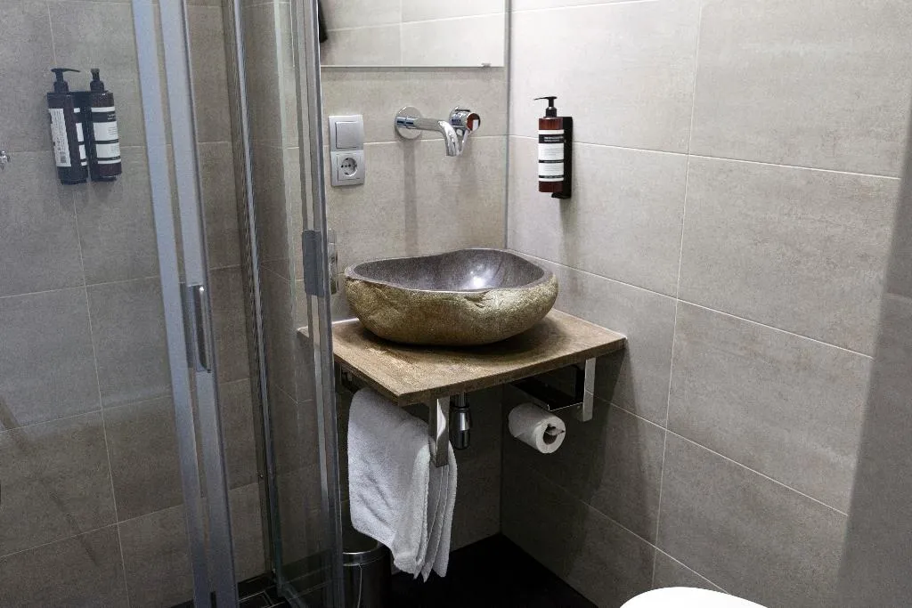 TRIPLE STANDARD Room, Quentin England Hotel, Amsterdam