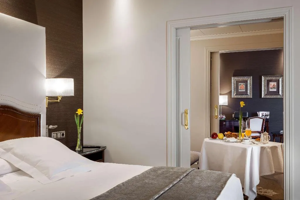 JUNIOR SUITE WITH TERRACE Room, Wellington Hotel & Spa Madrid, Madrid