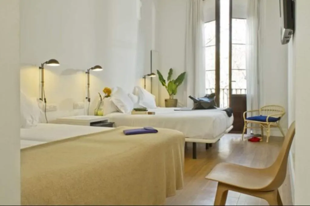 Room, Som Nit Born, Barcelona