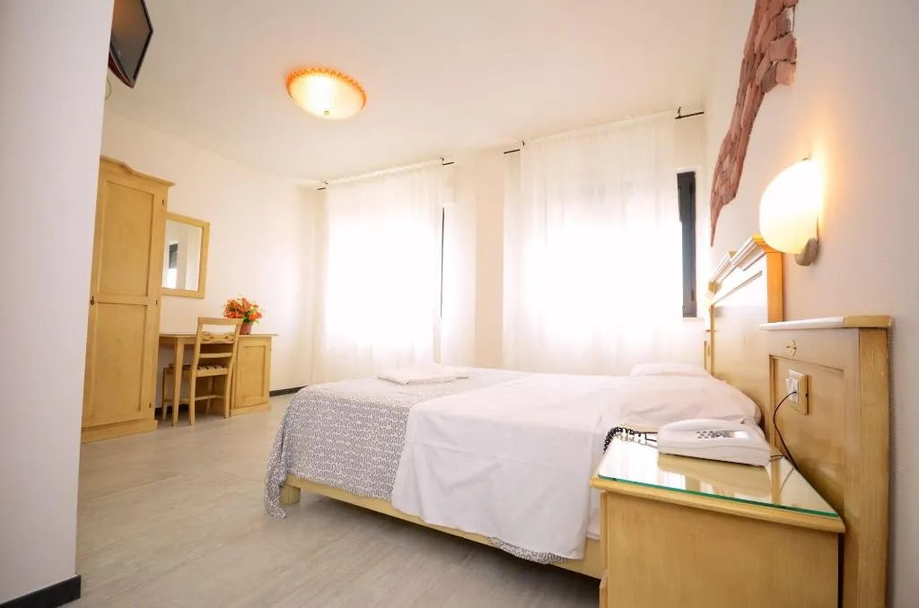 SINGLE STANDARD Room, Hotel Clinton, Naples