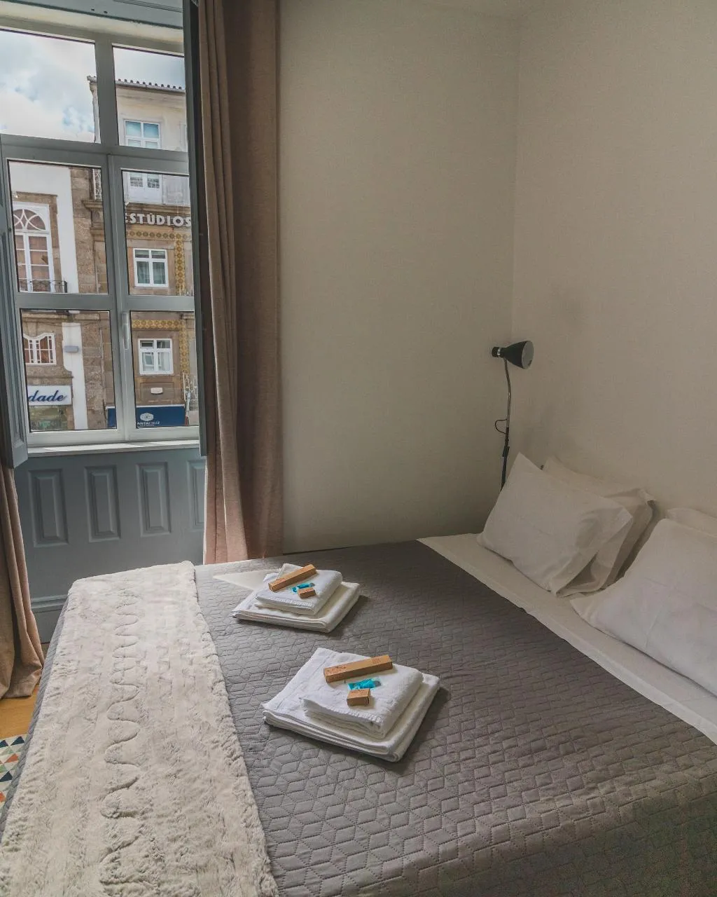 DOUBLE ECONOMY WITH SHARED BATHROOM Room, Vila Santa Cruz Guest House, Porto
