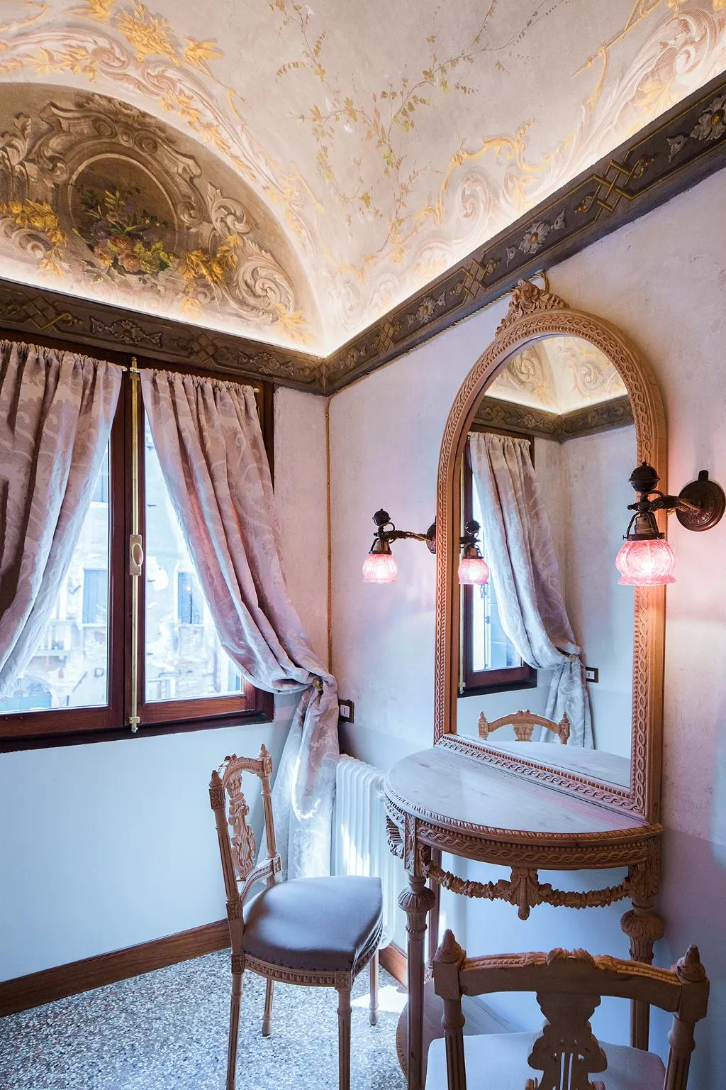 JUNIOR SUITE DELUXE CANAL VIEW Room, Hotel Heureka, Venice