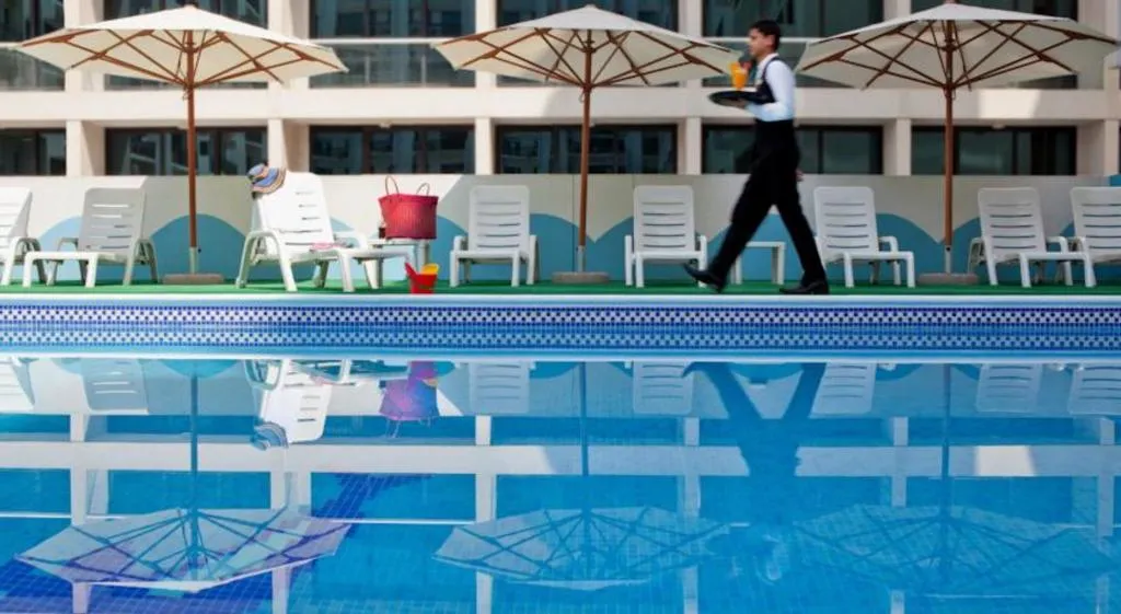 Pool, Golden Sands Hotel Apartments, Dubai