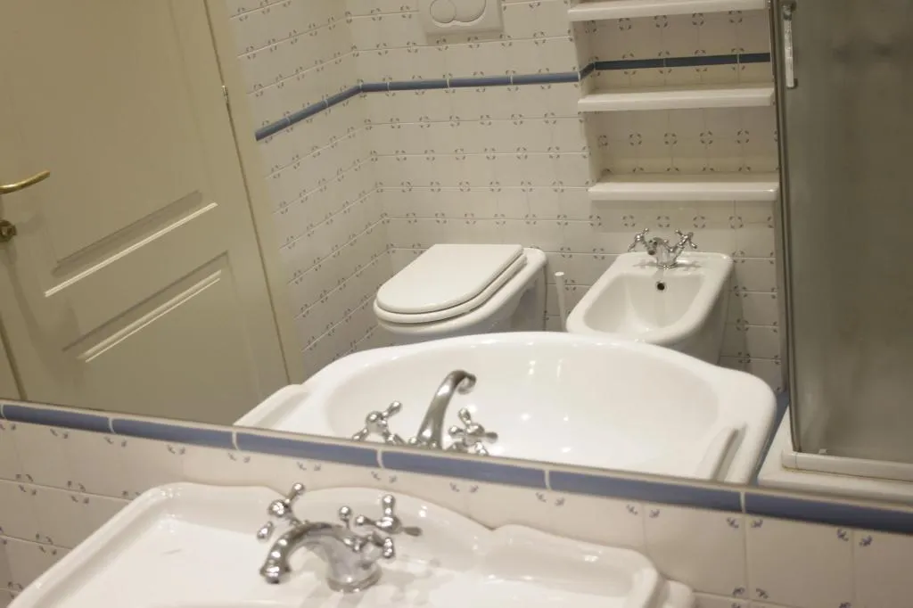 Room, RossoVino, Milan