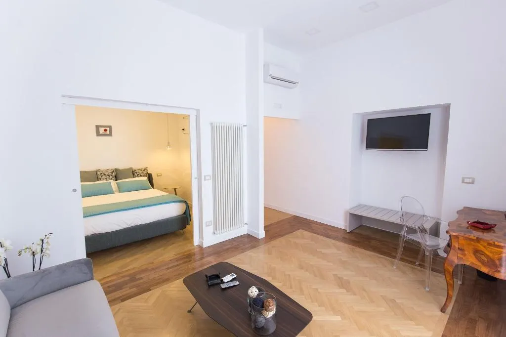 Room, Savoy Riviera, Naples