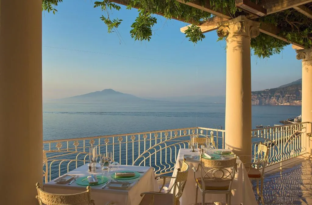 Restaurant, Bellevue Syrene, Naples