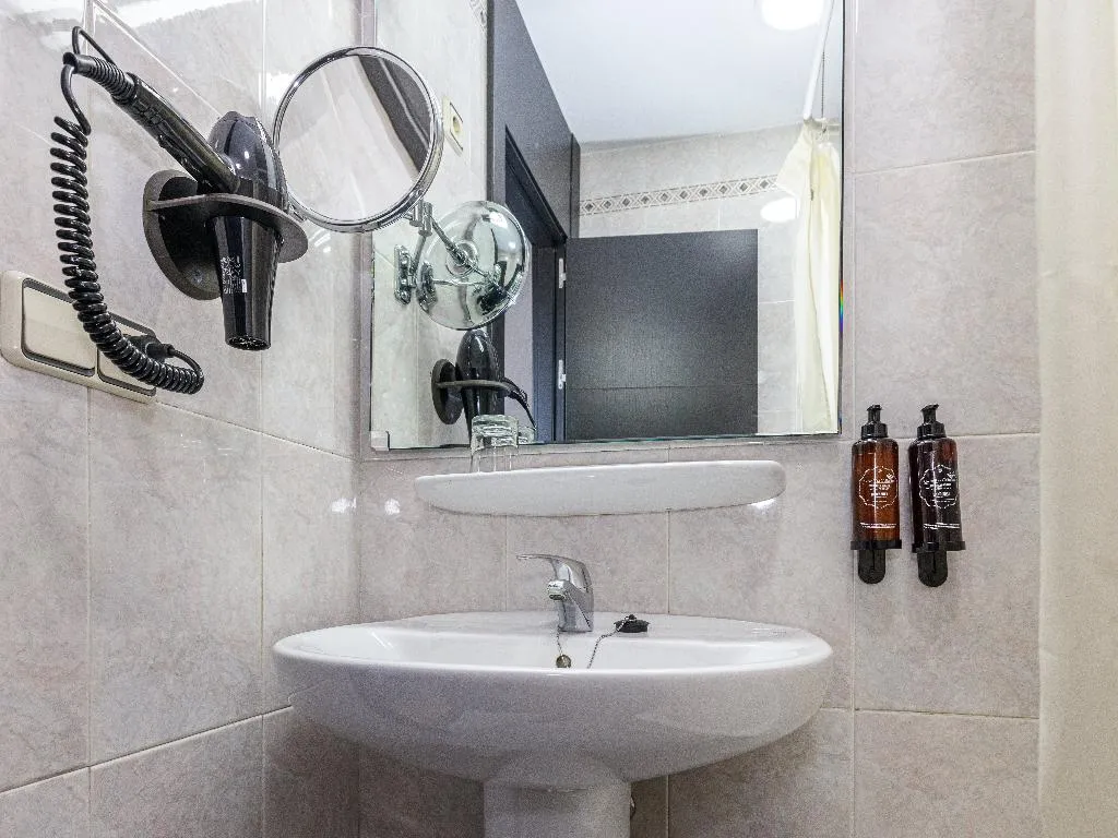 SINGLE STANDARD Room, Virgen de los Reyes, Seville