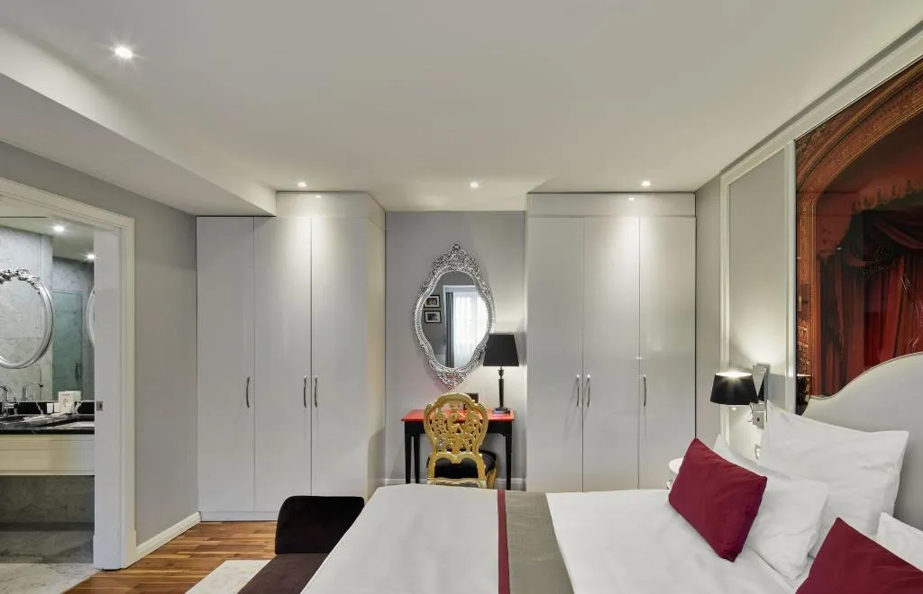 SUITE TWO KING BEDS Room, Titanic Gendarmenmarkt Berlin, Berlin