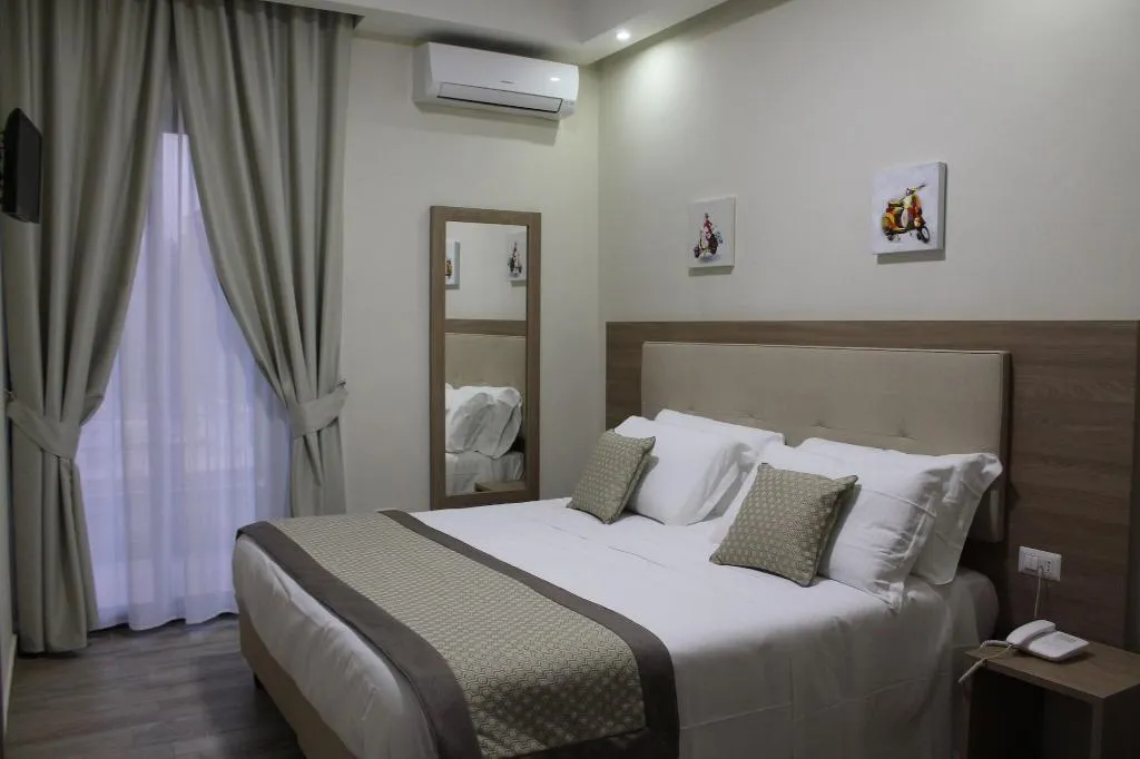 Room, Hotel Del Sole, Naples