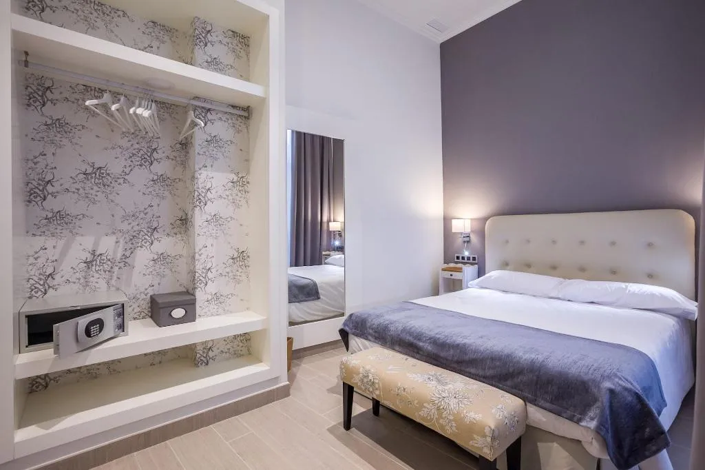 Room, Puerta Catedral Vinuesa15, Seville