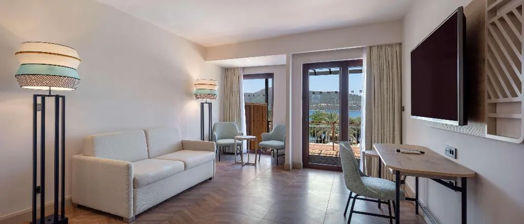 SUITE ONE BEDROOM WITH VIEWS Room, DoubleTree By Hilton Bodrum Isıl Club Resort, Bodrum