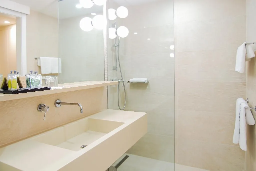 SINGLE CLASSIC WITH BALCONY Room, Amfora Hvar Grand Beach Resort, Split