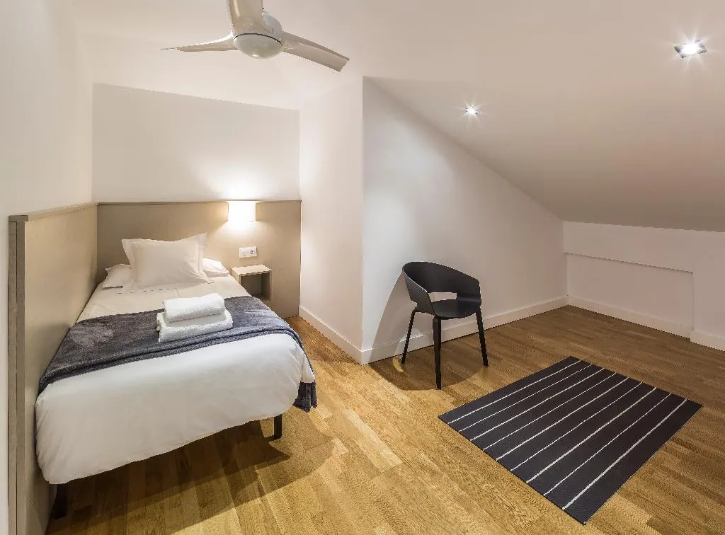APARTMENT FOUR BEDROOMS Room, Mon Suites Catedral, Valencia