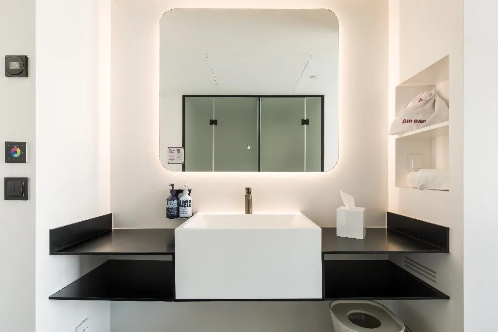 DOUBLE SINGLE USE PREMIUM QUEEN BED Room, Yotel Porto, Porto