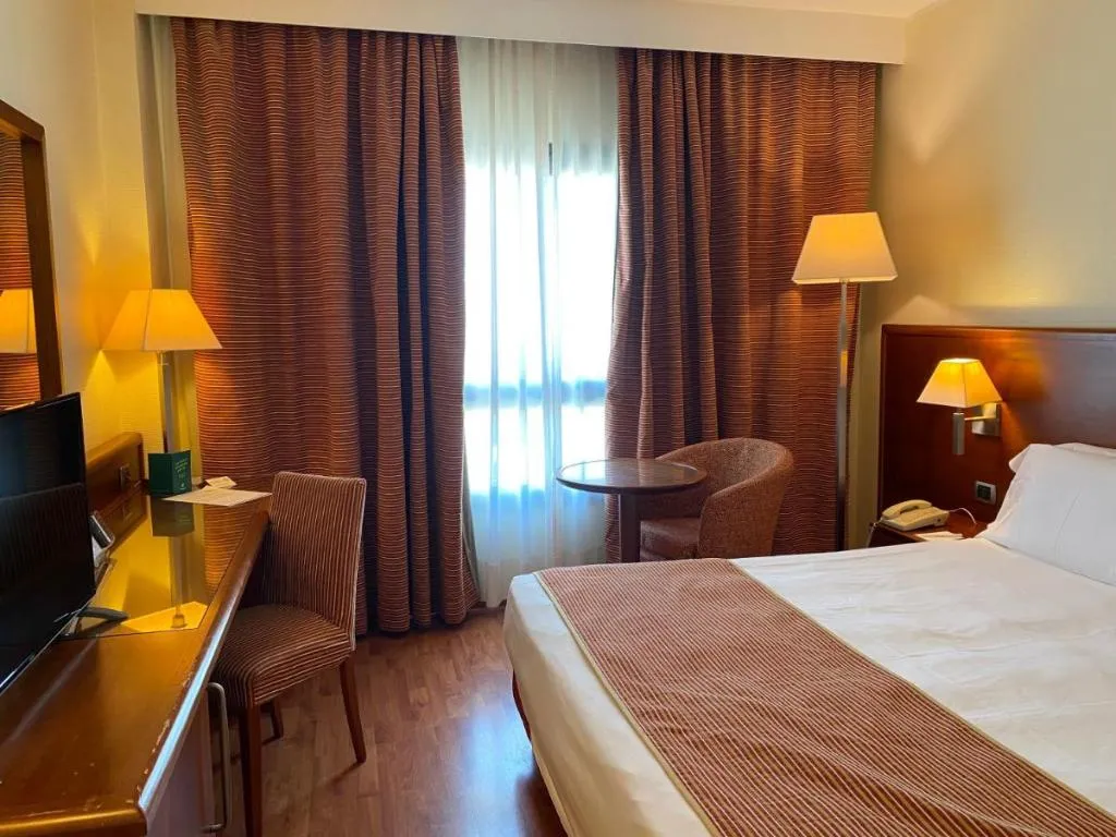 Room DELUXE Room, Holiday Inn Cagliari, Cagliari