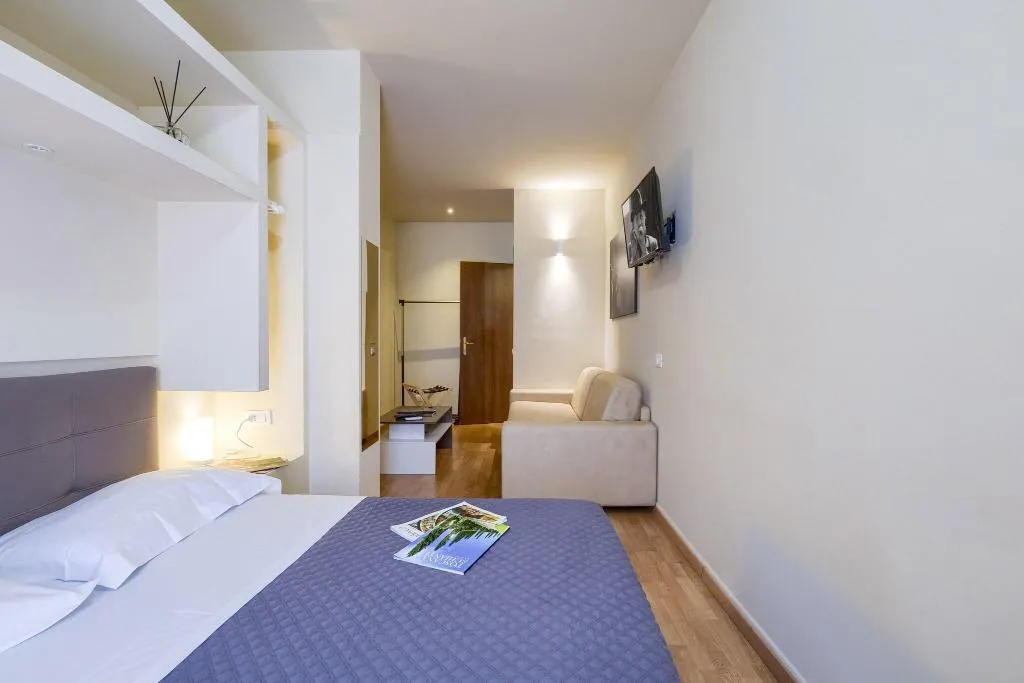 DOUBLE QUEEN SIZE BED Room, Home Boutique Santa Maria Novella, Florence