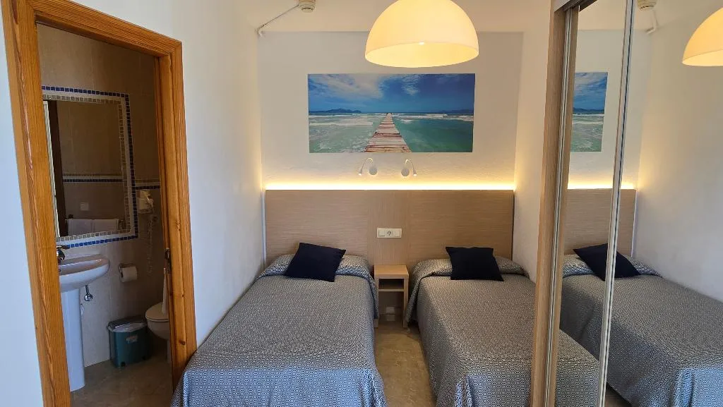 APARTMENT DUPLEX Room, Marina Palmanova Apartamentos, Majorca
