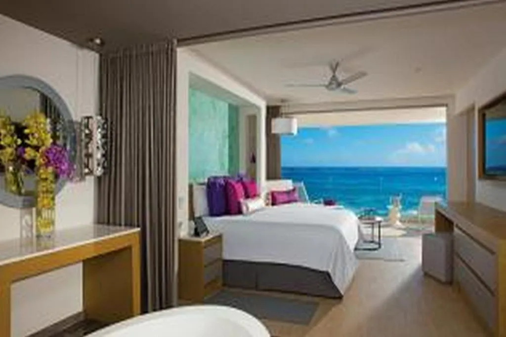 JUNIOR SUITE CLUB TWO QUEEN BEDS Room, Breathless Riviera Cancun Resort and Spa, Cancun Area