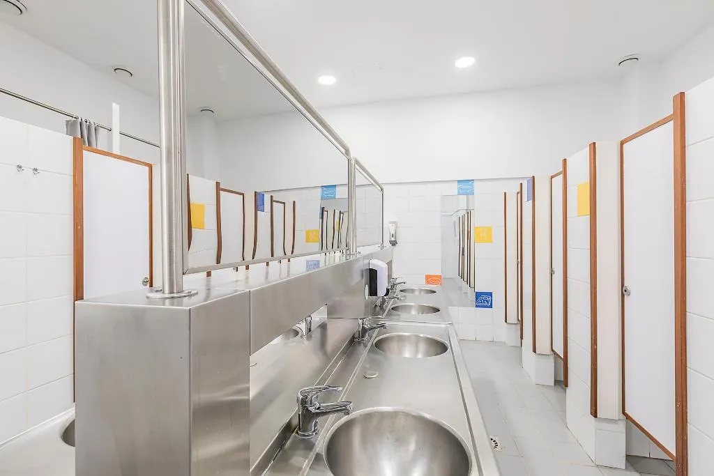 QUADRUPLE WITH SHARED BATHROOM Room, Hi Lisbon – Pousada De Juventude, Lisbon