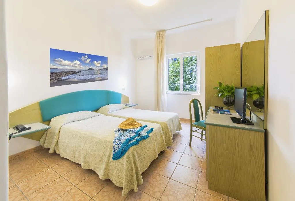 Room, Vittoria, Naples