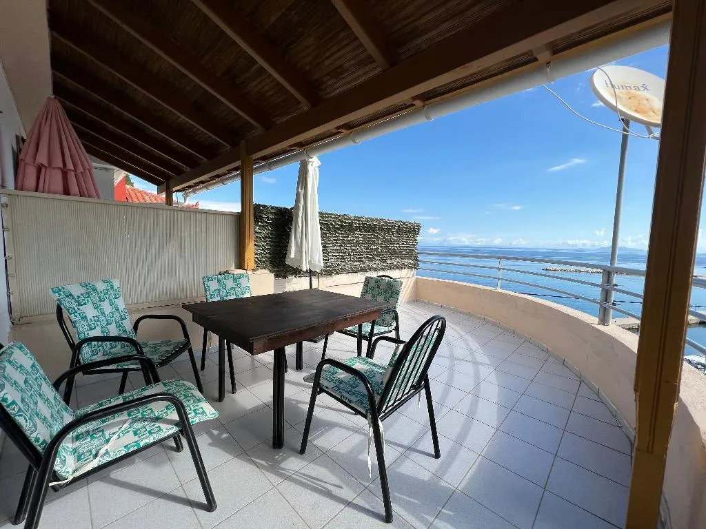 APARTMENT CAPACITY 5 Room, Harbour View, Kalamata