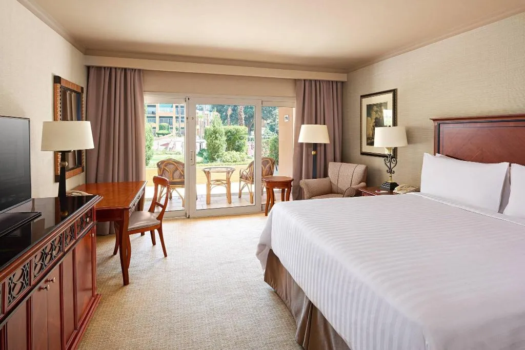 DOUBLE DELUXE KING BED Room, Cairo Marriott hotel & Omar Khayyam Casino, Cairo