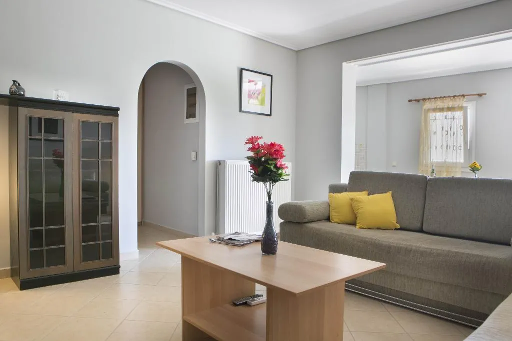 APARTMENT CAPACITY 6 Room, Evi's Garden, Kefallinia