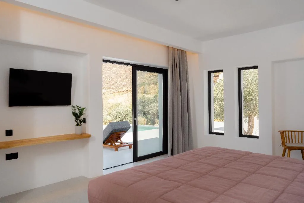 SUITE WITH PRIVATE POOL Room, Bliss, Santorini