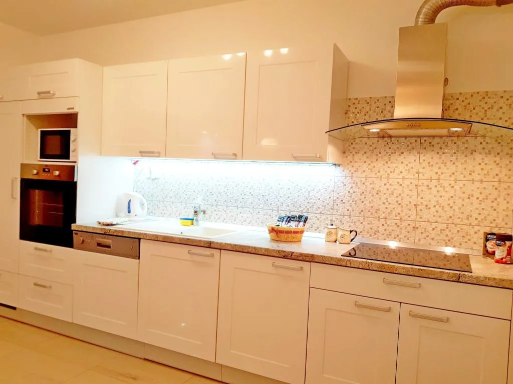 APARTMENT CAPACITY 4 Room, Apartments Bosko, Split