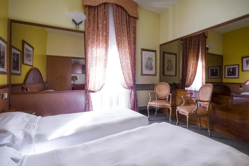 TWIN STANDARD Room, Carrobbio, Milan