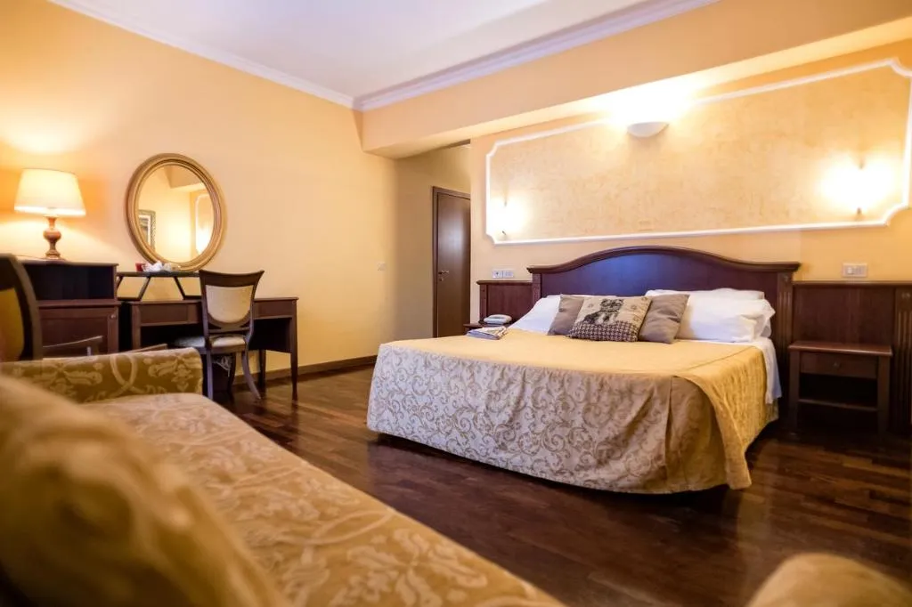 DOUBLE SUPERIOR Room, Grand Hotel Italia, Perugia