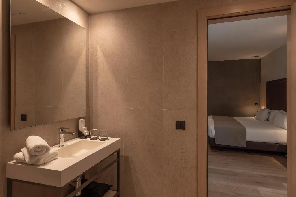 Double or Twin SUPERIOR Room, Gran Hotel Barcino 4*S, Barcelona