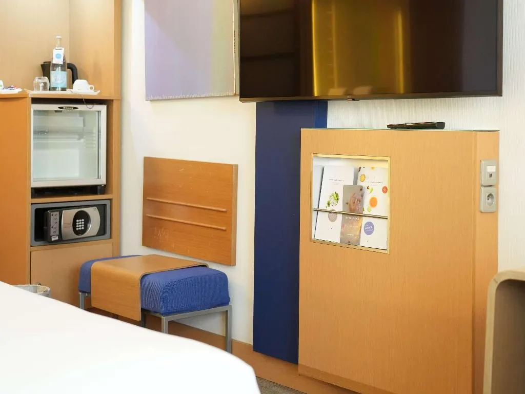 DOUBLE ECONOMY Room, Novotel Tunis, Tunisia