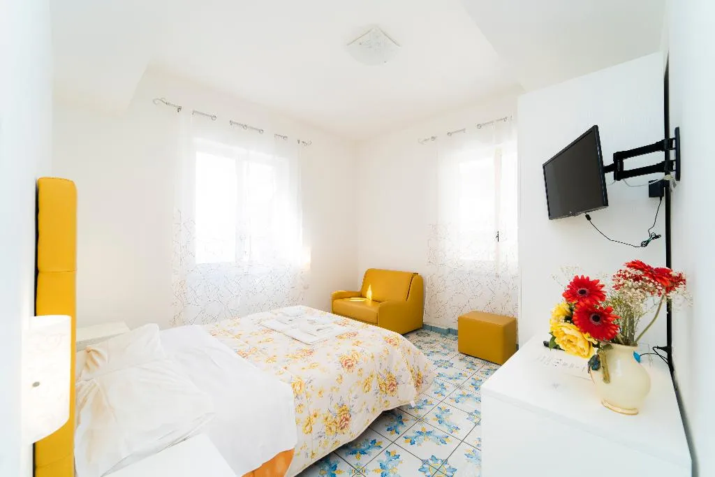 DOUBLE STANDARD Room, La Casa Di Aurora, Naples