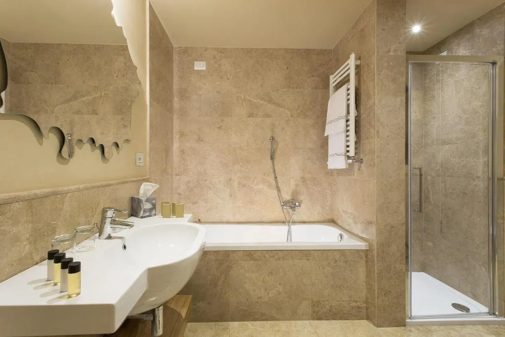 SUITE DELUXE Room, Grand Hotel Cavour, Florence