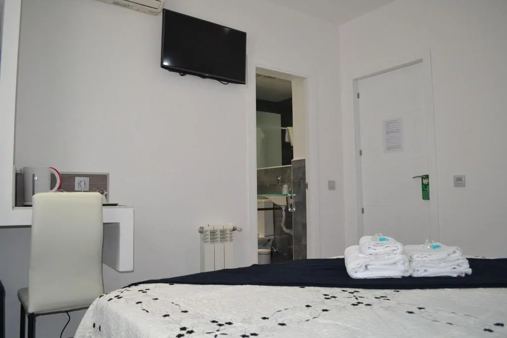 Room, Hostal Meyra, Madrid