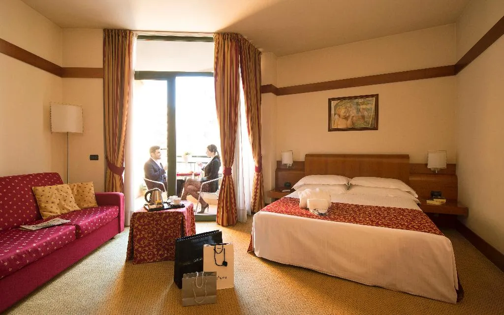 TRIPLE STANDARD Room, Milano Re Hotel, Milan