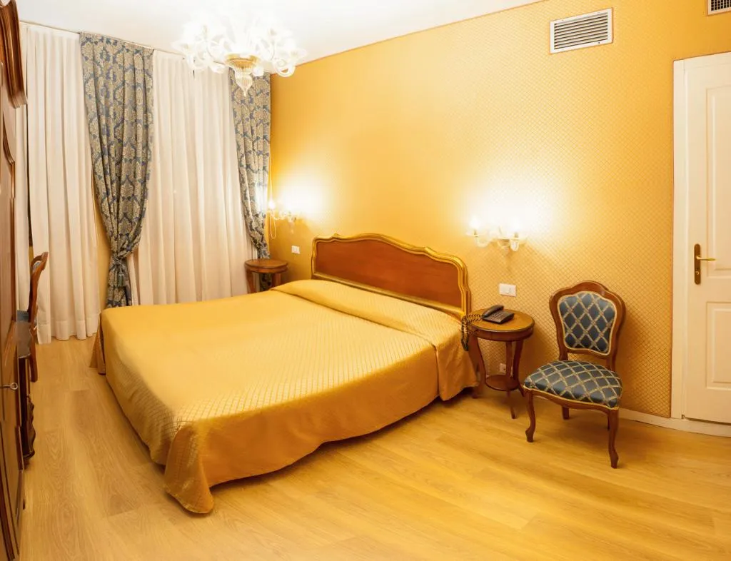 TRIPLE STANDARD Room, Hotel Locanda Canal, Venice