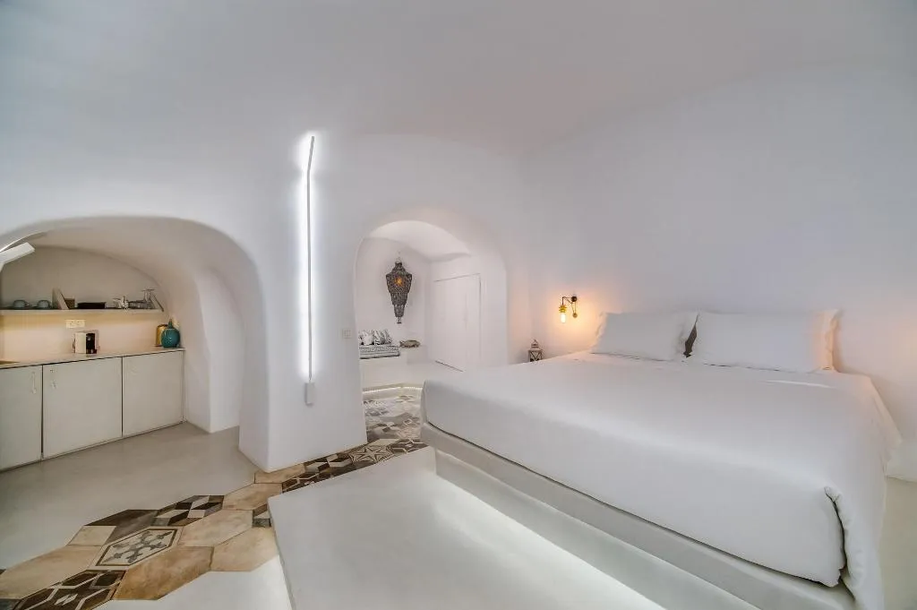 Room, Solstice Luxury Suites, Santorini