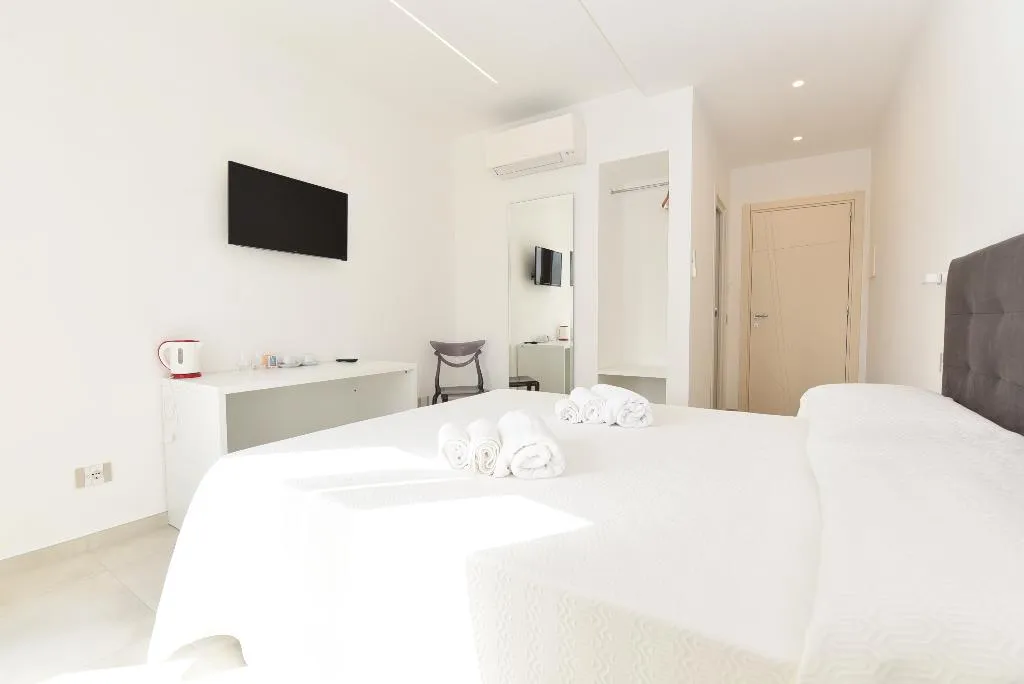 DOUBLE SUPERIOR WITH BALCONY Room, Casa Emma, Naples
