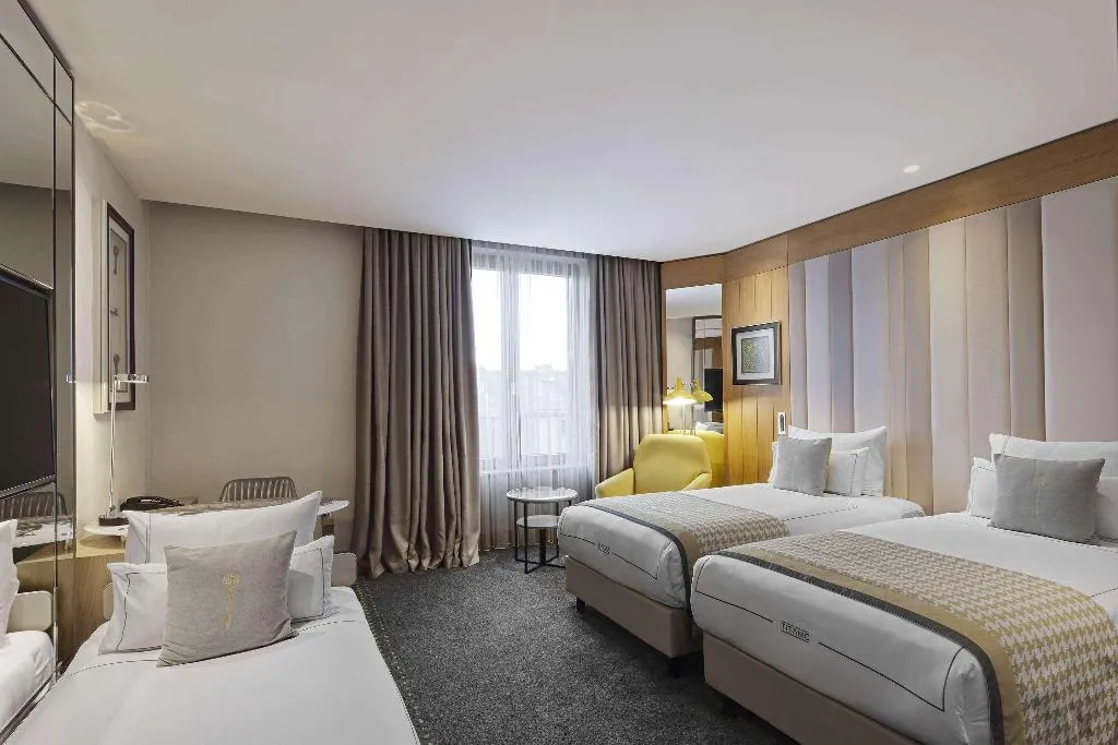 TRIPLE CAPACITY 2 Room, Titanic Chaussee Berlin, Berlin