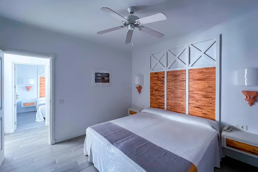 Room, Parque del Sol, Tenerife