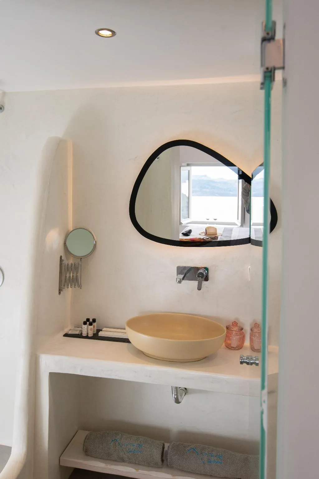 SUITE DELUXE WITH VIEWS Room, Caldera Cliff Illusion Suites, Santorini