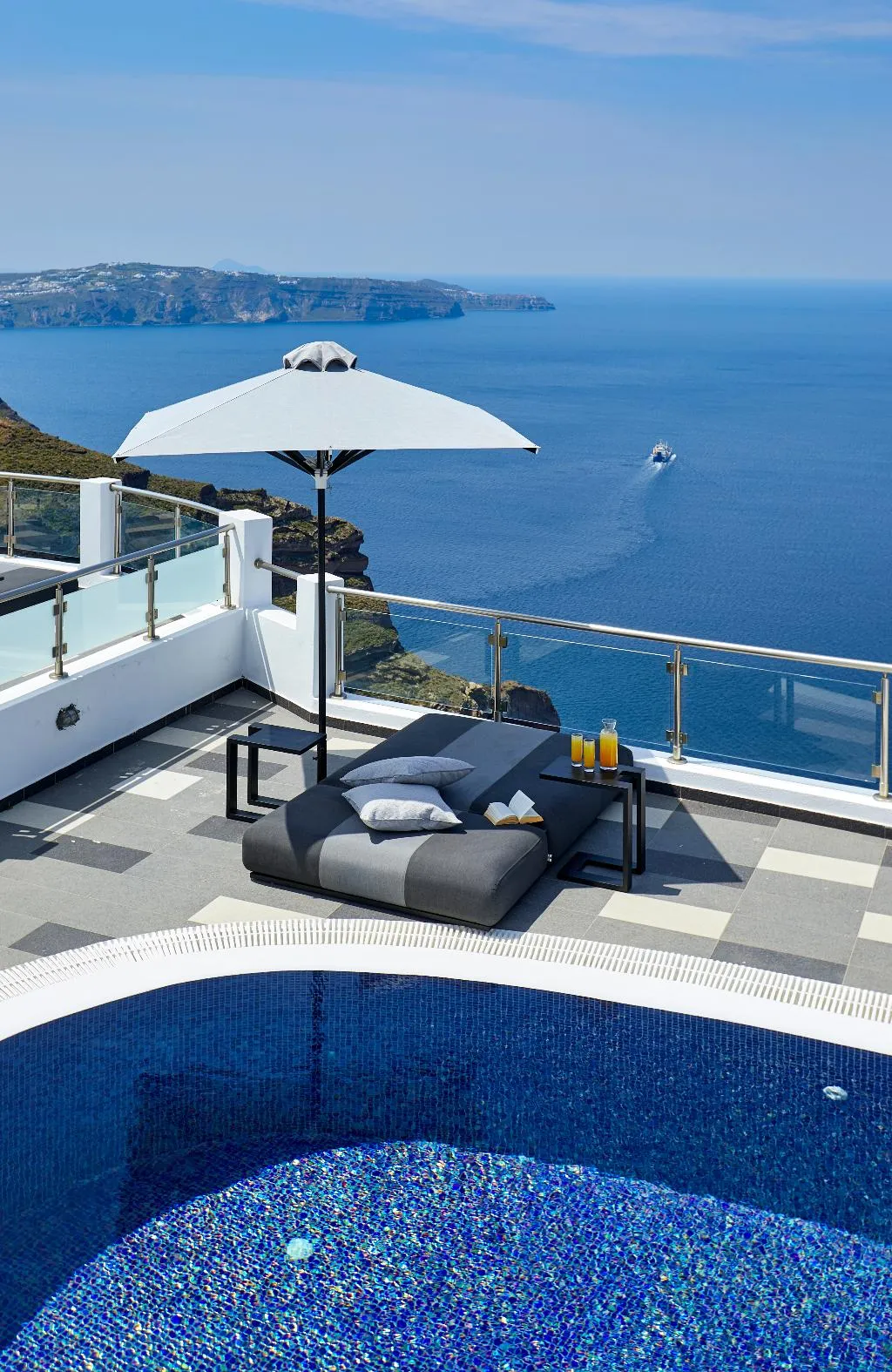 Double or Twin SEA VIEW WITH PRIVATE POOL Room, Petit Palace, Santorini